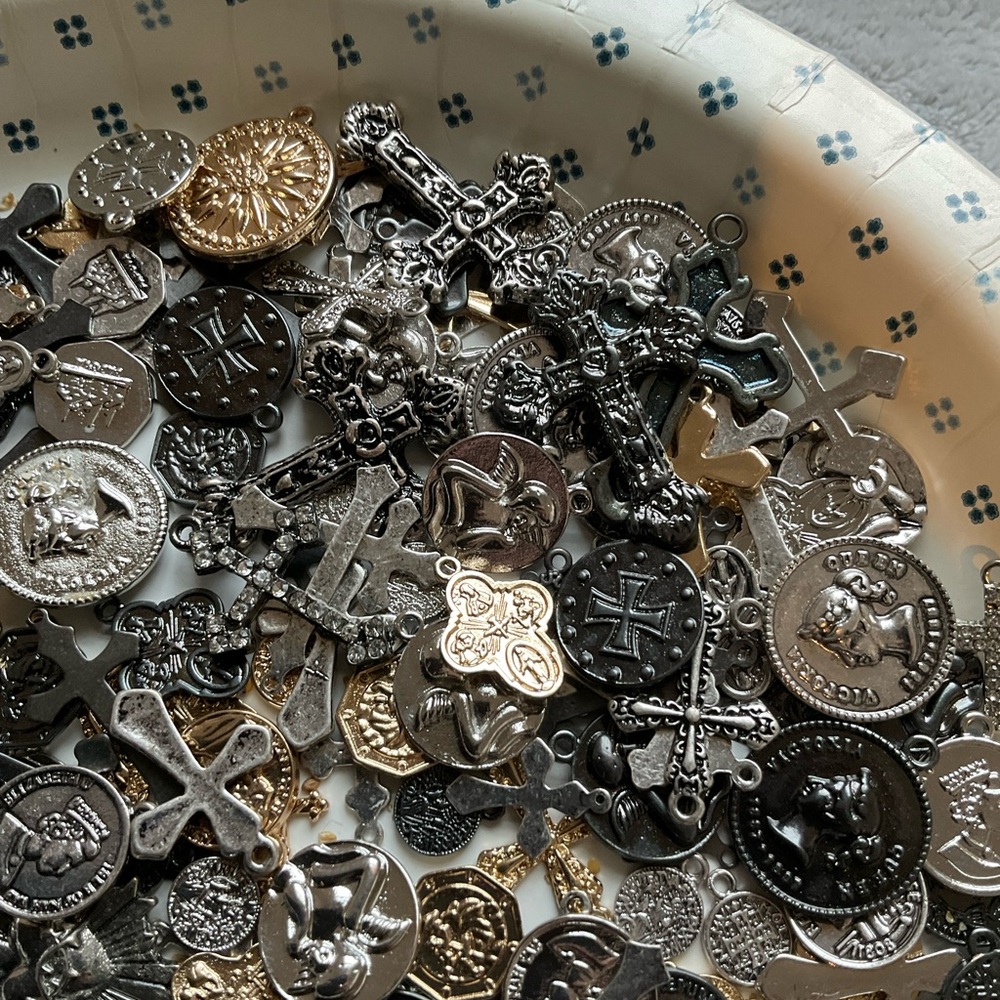 Lot of Religious Charms for Crafting - Picture 6 of 10